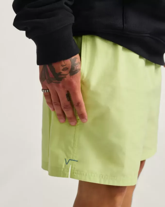 Boardshort élastique solide de 17 pouces