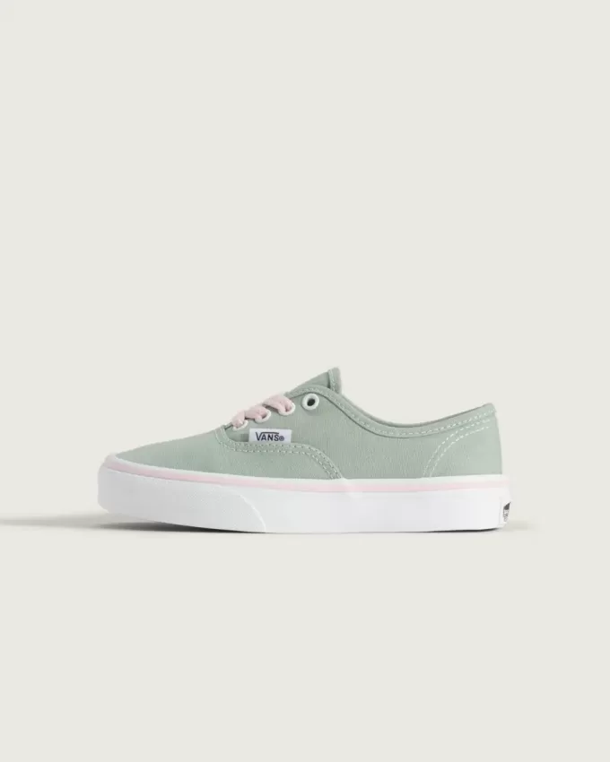 Chaussures authentiques pour petits enfants