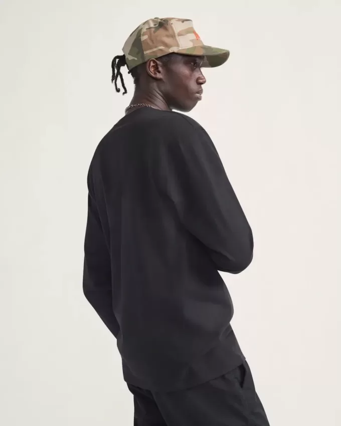 T-shirt à manches longues avec logo sur la poitrine gauche